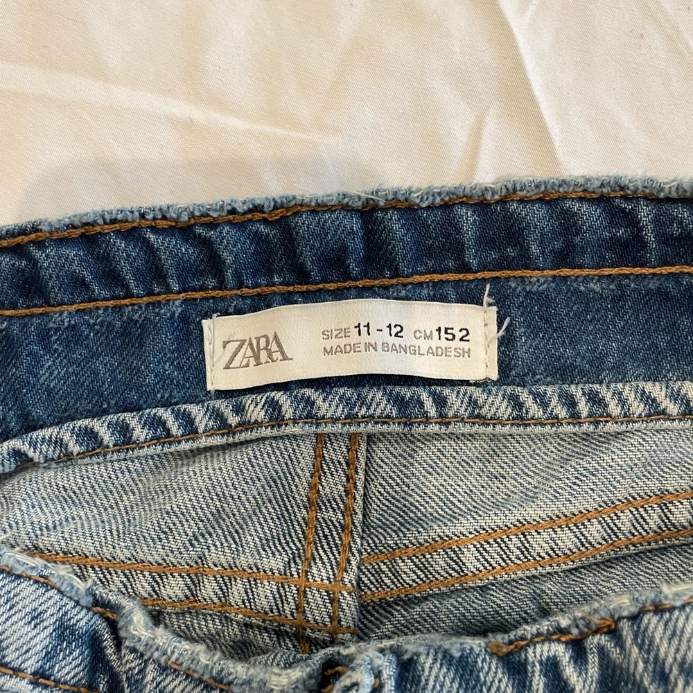Jeans - Picture 2 of 4